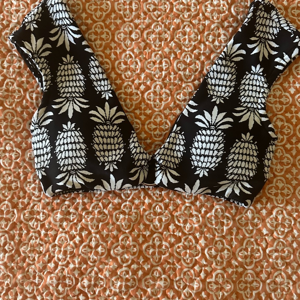 Seafolly Corsica Cap-Sleeve Tank Bikini Top Black and White Pineapple Print - Picture 7 of 9